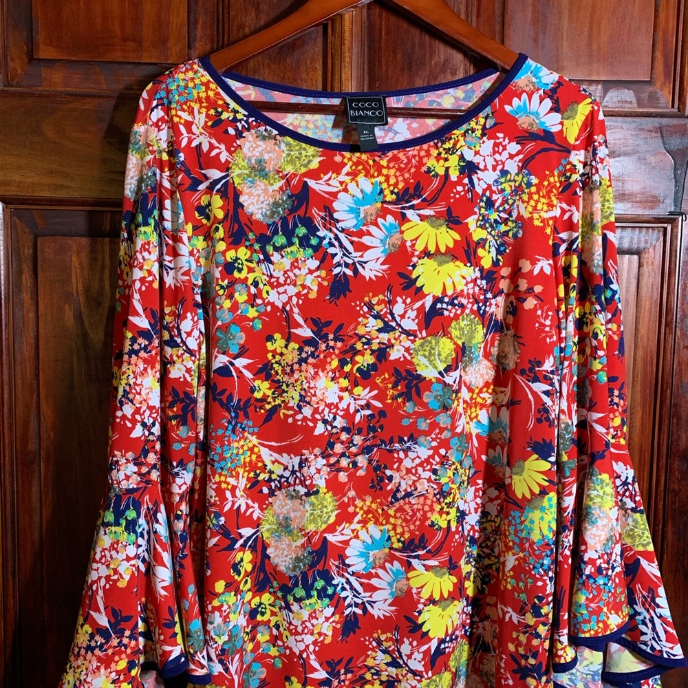 Ladies tops - Picture 2 of 2